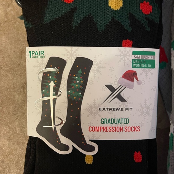 NWT Extreme Fit Christmas Graduated Compression Socks, S/M, 3 pairs - Picture 5 of 5